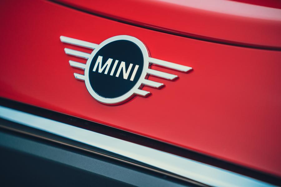 Логотип Mini Cooper SE Level 3 (F56) 2020 года  (UK) (фото 12 из 32)
